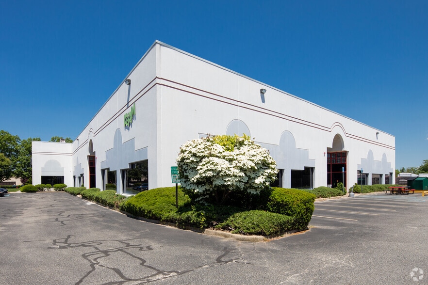Primary Photo Of 115 Bi-County Blvd, Farmingdale Warehouse For Lease