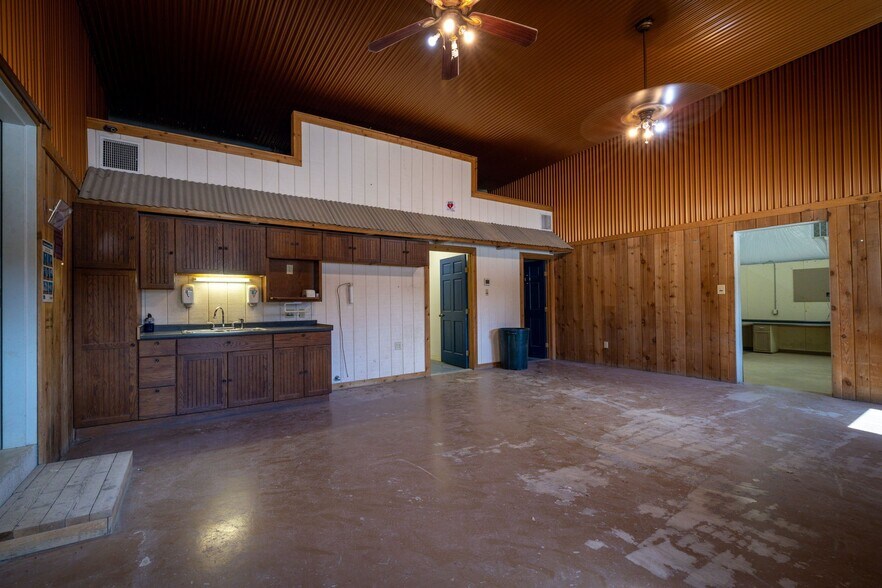 More Photos Of 180 Spring Mountain Dr, Canyon Lake Distribution For Sale