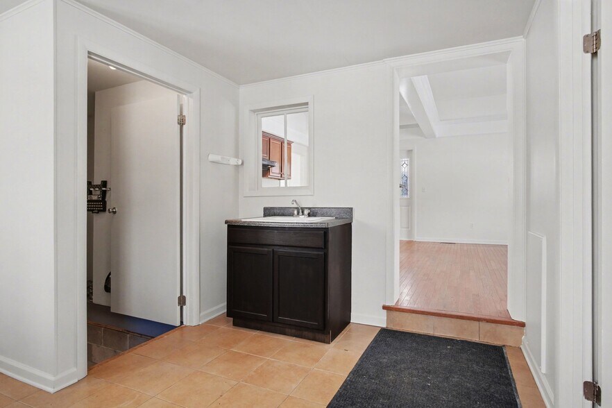 More Photos Of 328 Lake Road East Frk, Hamlin Restaurant For Sale