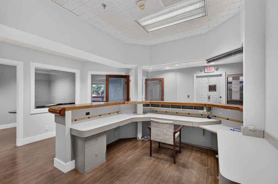 More Photos Of 3355 Burns Rd, Palm Beach Gardens Medical For Lease