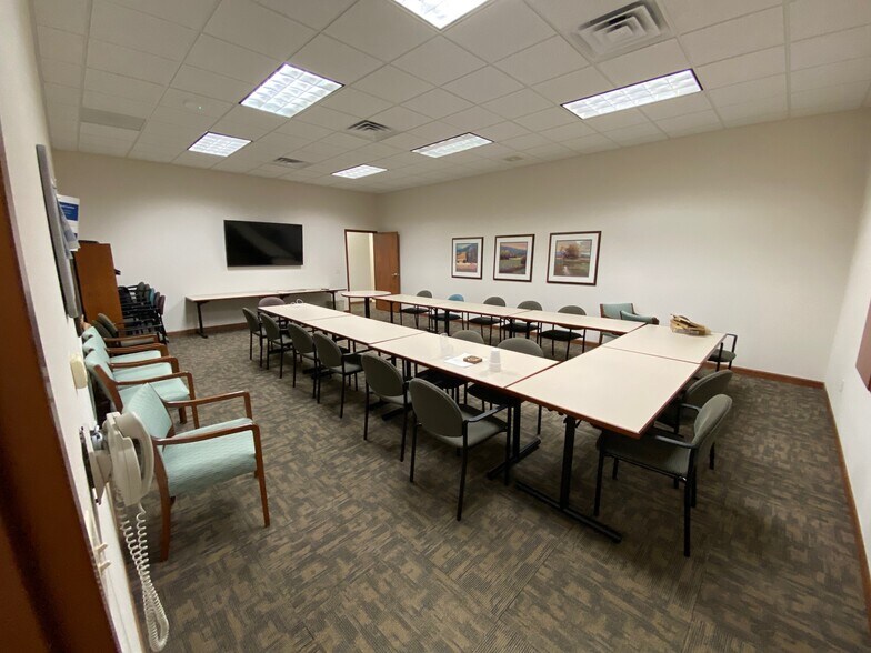 More Photos Of 3189 Voyager Dr, Green Bay Office For Sale