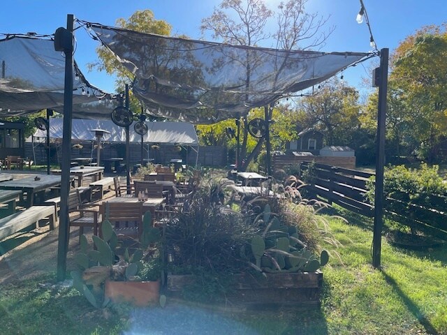 More Photos Of 1309 Rosewood Ave, Austin Restaurant For Lease