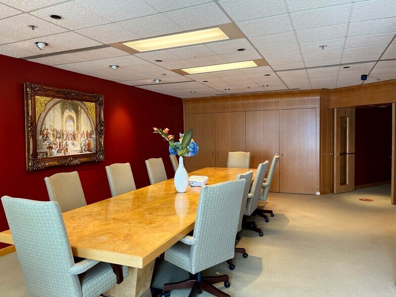 More Photos Of 999 Canada Pl, Vancouver Office For Lease