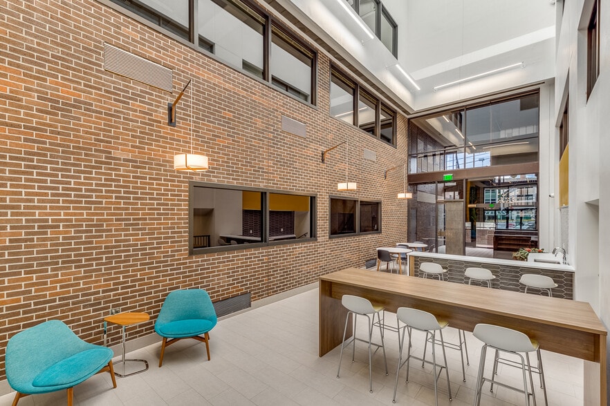 More Photos Of 2822 Colby Ave, Everett Office For Lease