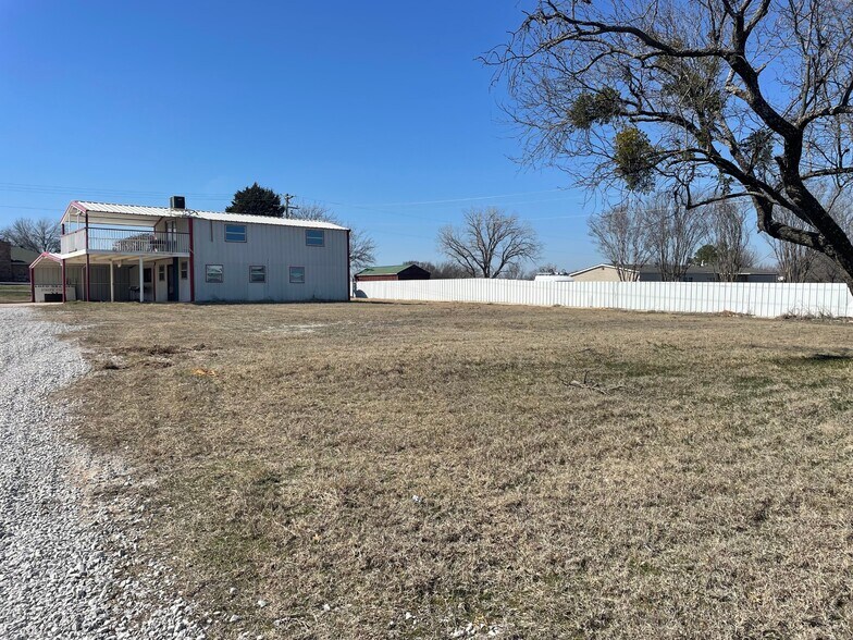 More Photos Of 734 FM 2048, Boyd General Retail For Lease