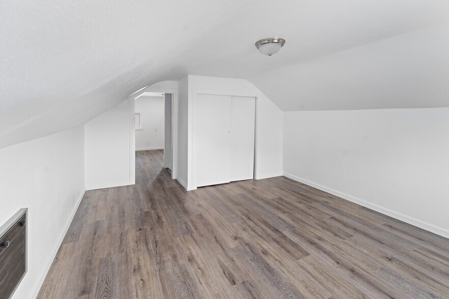 More Photos Of 48181 Highway 58, Oakridge Flex For Sale