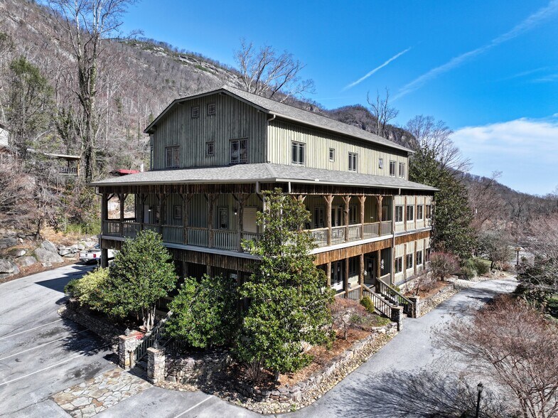 Primary Photo Of 910 Main St, Chimney Rock Hotel For Sale