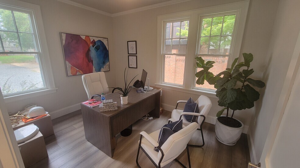 More Photos Of 119 Cherokee Rd, Charlotte Office For Lease