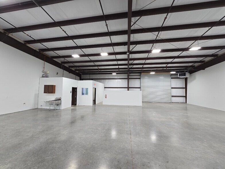 More Photos Of 9144 Florentine Road, Prescott Valley Distribution For Lease