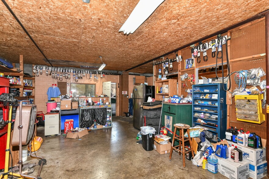 More Photos Of 715 W 30th St, Indianapolis Auto Repair For Sale