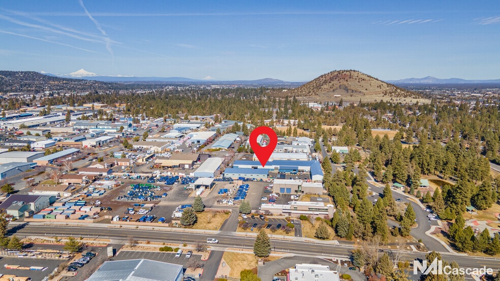 More Photos Of 1305-1309 SE Armour Rd, Bend Warehouse For Lease