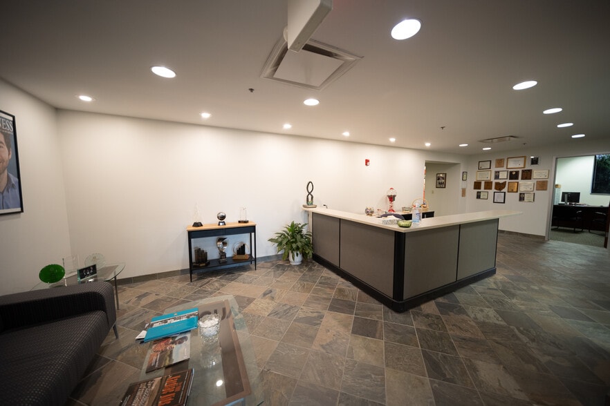 More Photos Of 835 Sharon Dr, Westlake Office For Sale