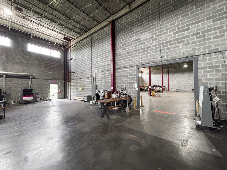 More Photos Of 2836 Dug Hill Rd, Huntsville Distribution For Lease