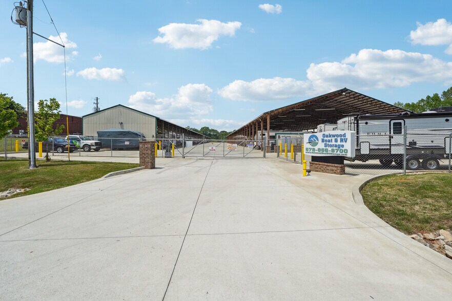 Primary Photo Of 4302 Mcbrayer Rd, Oakwood Self Storage For Sale