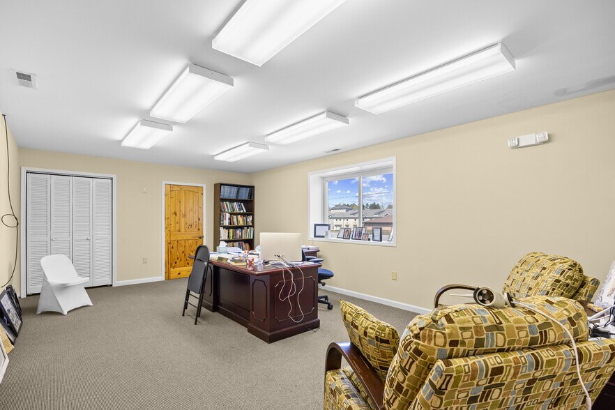 More Photos Of 69 Jessamine Ave, Georgetown Flex For Lease