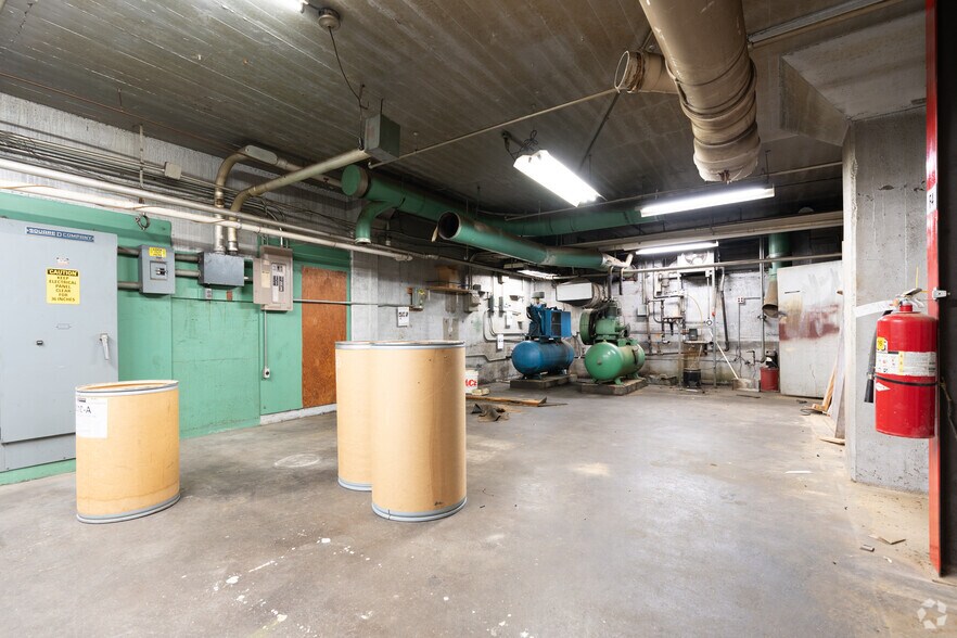 More Photos Of 1502 Beeler St, New Albany Manufacturing For Sale