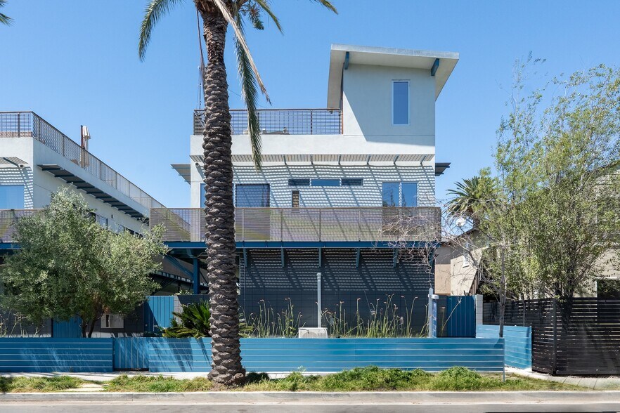 More Photos Of 621 San Juan Ave, Venice Apartments For Sale