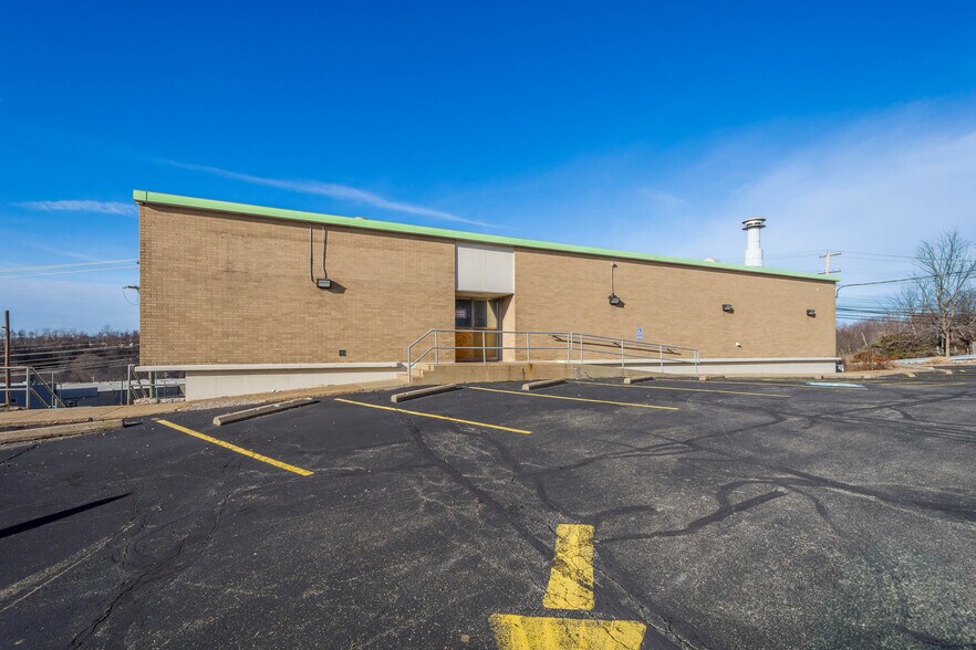 More Photos Of 590 Washington Rd, Washington Office For Sale