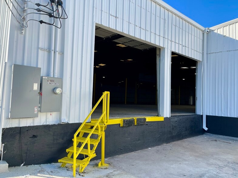 More Photos Of 14236 Gainesville St, Houston Warehouse For Sale