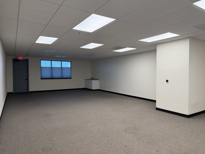 More Photos Of 1414 E F St, Oakdale Office For Sale