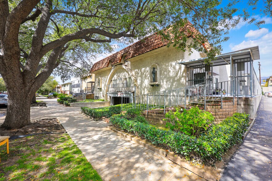 More Photos Of 333 Riverdale Dr, Glendale Apartments For Sale