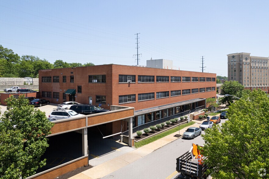 More Photos Of 950 Francis Pl, Clayton Medical For Sale