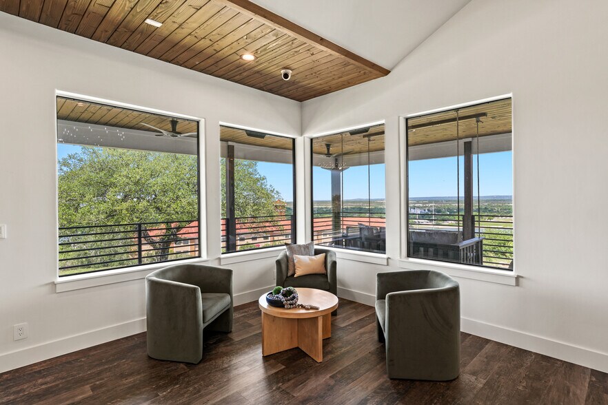 More Photos Of 602 Steve Hawkins Pky, Marble Falls Storefront Retail Office For Sale