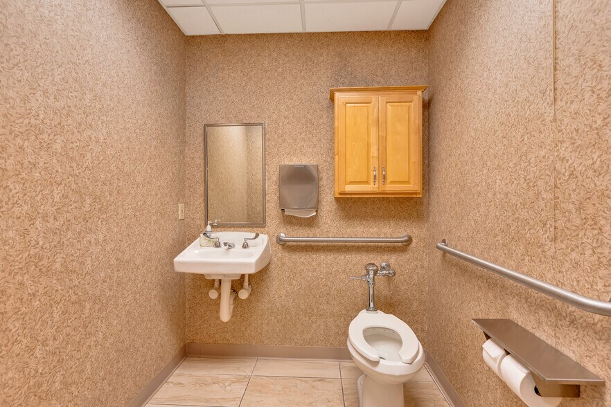 More Photos Of 4712 Hixson Pike, Hixson Bank For Sale