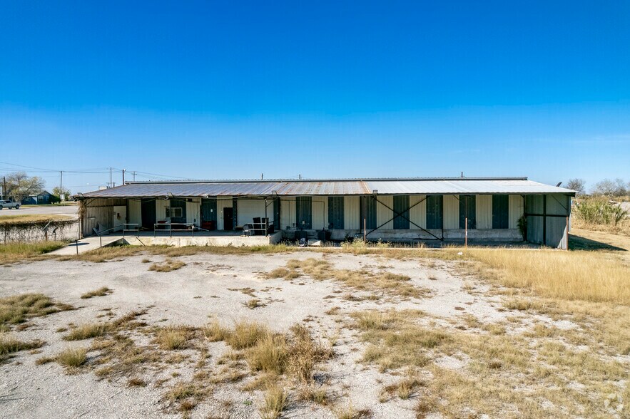 More Photos Of 1457 S Highway 181, Karnes City Warehouse For Sale