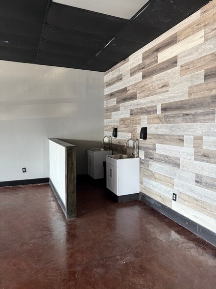 More Photos Of 512 N McPherson Church Rd, Fayetteville Storefront Retail Office For Lease