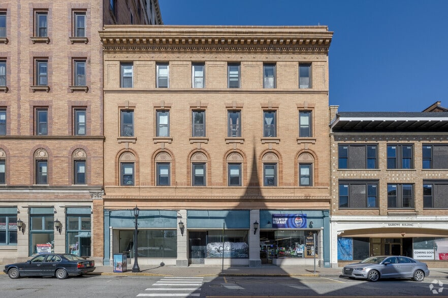 More Photos Of 281 State St, New London Apartments For Lease