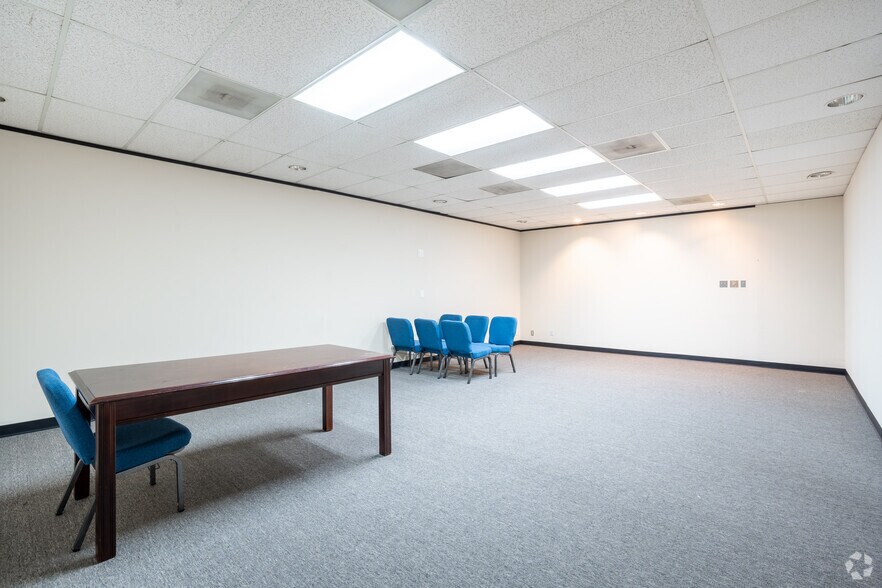 More Photos Of 397 N Sam Houston Pky E, Houston Office For Sale