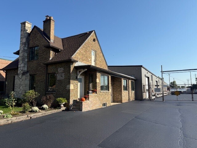 Primary Photo Of 9525 Southview Ave, Brookfield Warehouse For Lease