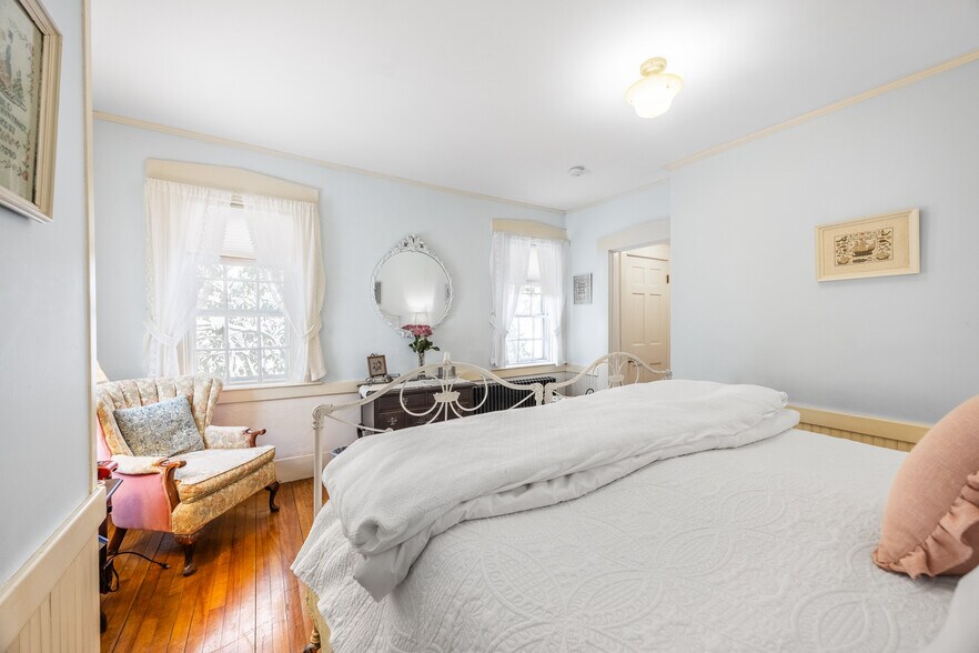 More Photos Of 40 Union St, Blue Hill Hospitality For Sale