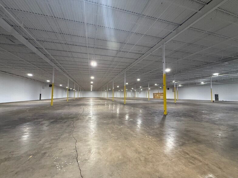 More Photos Of 4680 Caprice Dr, Middletown Warehouse For Lease