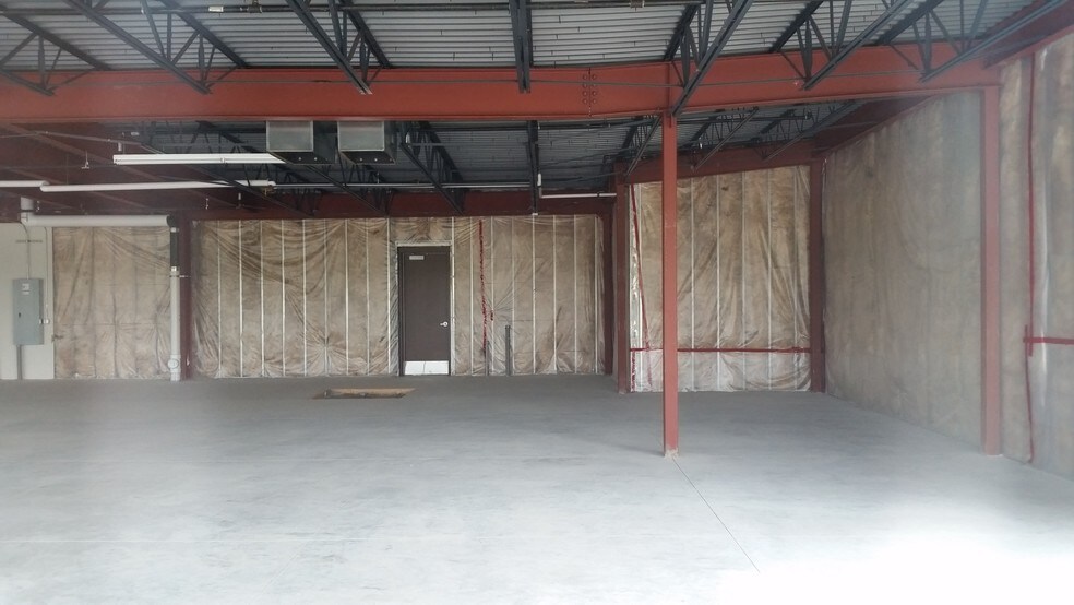 More Photos Of 7400 33rd St N, Oakdale Freestanding For Lease