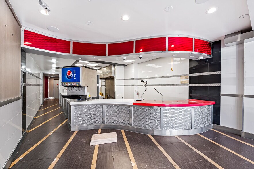 More Photos Of 13 W Allegheny Ave, Towson Storefront For Sale