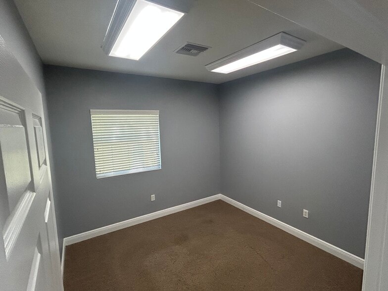 More Photos Of 565 S Hercules Ave, Clearwater Office For Sale