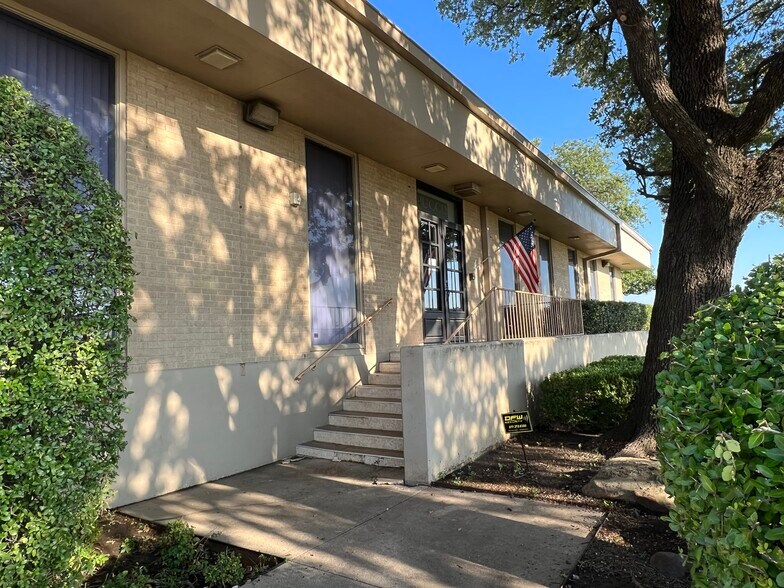 More Photos Of 925 111th St, Arlington Warehouse For Lease