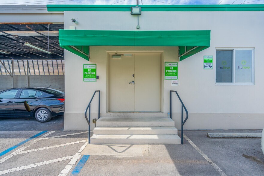 More Photos Of 4020 NW 26th St, Miami Freestanding For Sale