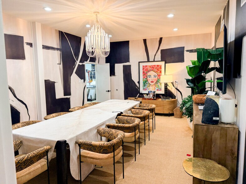 More Photos Of 12131-12137 Valliant St, San Antonio Showroom For Sale