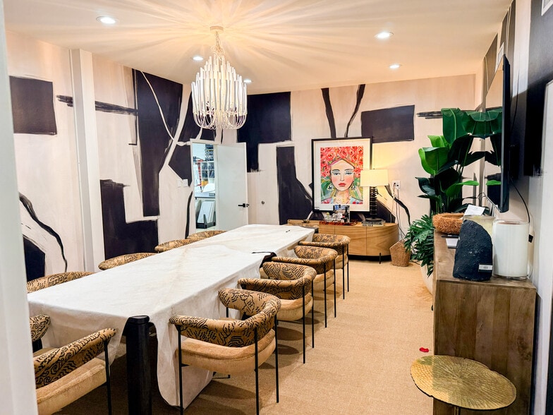 More Photos Of 12131-12137 Valliant St, San Antonio Showroom For Sale