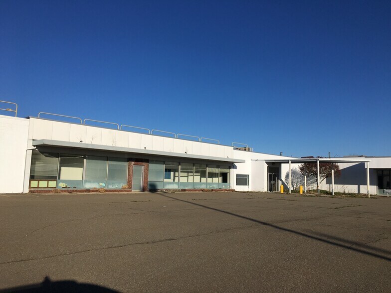 More Photos Of 1380 Taylor Rd, Owego Distribution For Sale