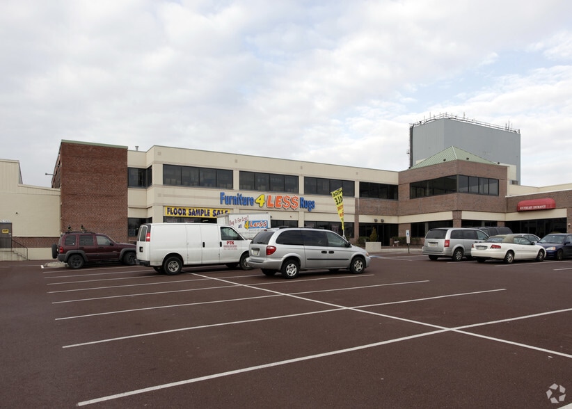 More Photos Of 122 Mill Rd, Oaks Warehouse For Lease