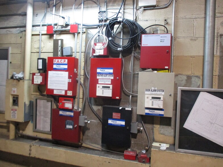 More Photos Of 2800 Estes St, Norton Shores Manufacturing For Sale