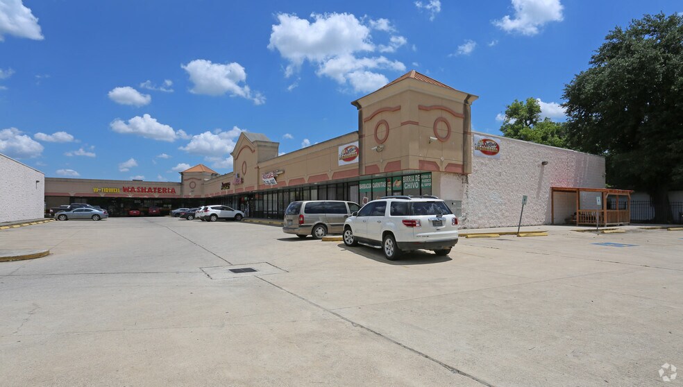 More Photos Of 239 W Tidwell Rd, Houston Unknown For Lease