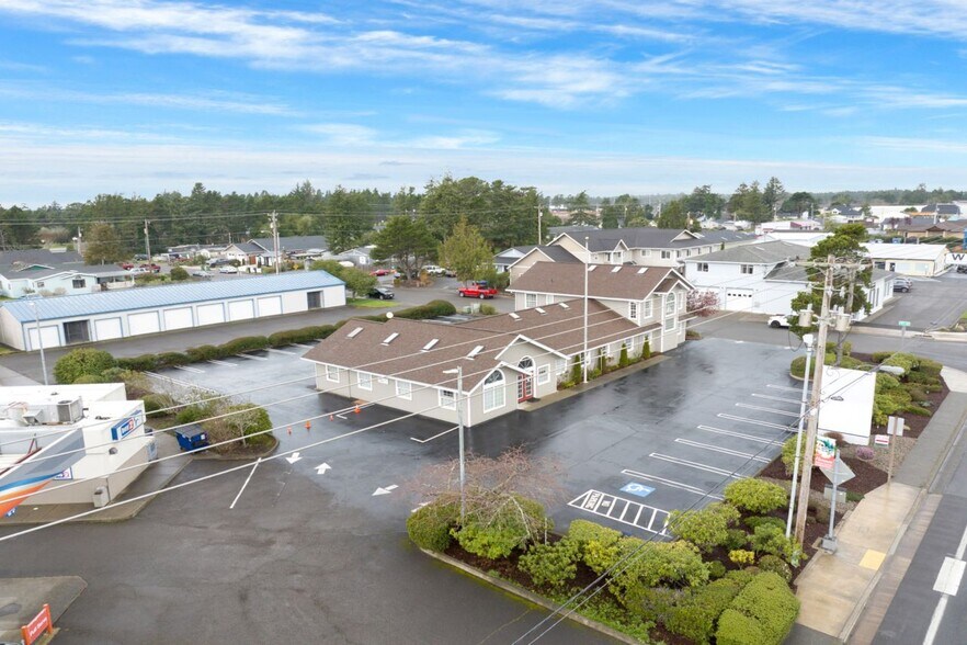 More Photos Of 1875 Highway 101, Florence Office For Sale