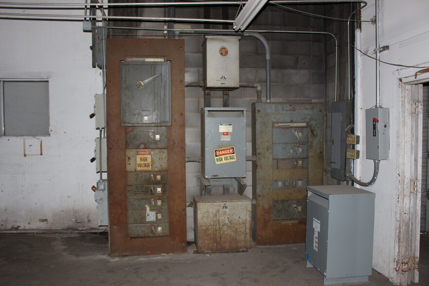 More Photos Of 301 W 44th St, Corpus Christi Manufacturing For Sale