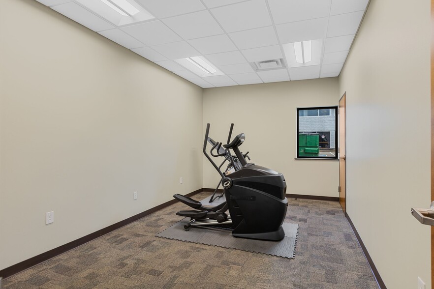 More Photos Of 533 Myatt Dr, Madison Showroom For Sale