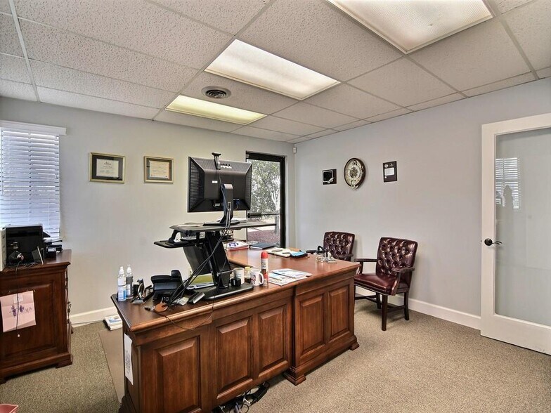 More Photos Of 800 20th Pl, Vero Beach Medical For Lease